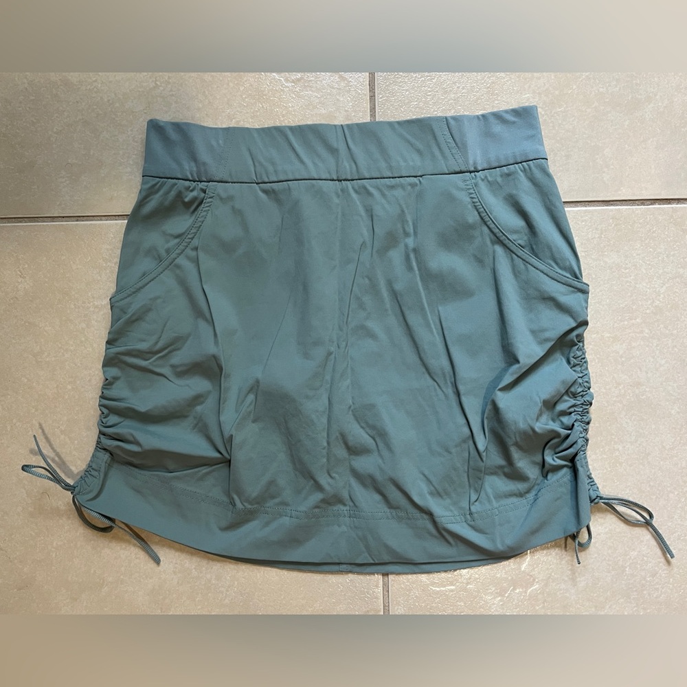 Columbia Women's Green Athletic Skort